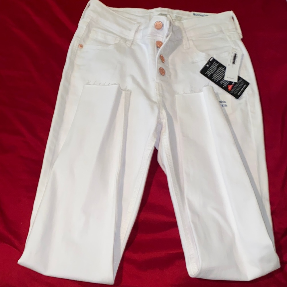 Old navy: high rise supper skinny white jeans